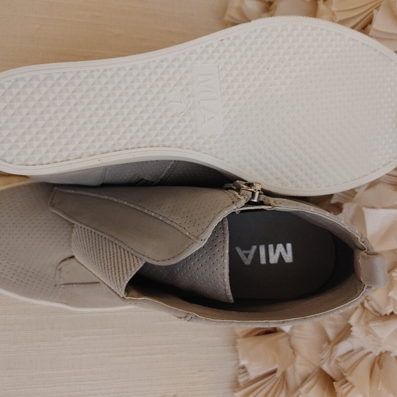 Mia hidden lift shoes size 8 - Picture 3 of 4